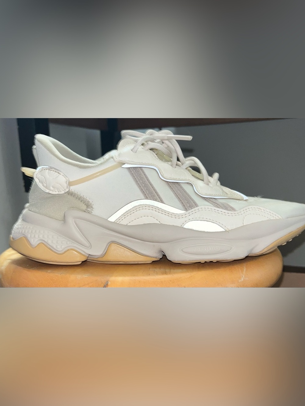 adidas Originals Ozweego Sneakers in Wonder White ID7965 Size 6M / 7W